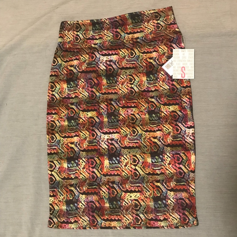 NWT Small Lularoe Cassie skirt